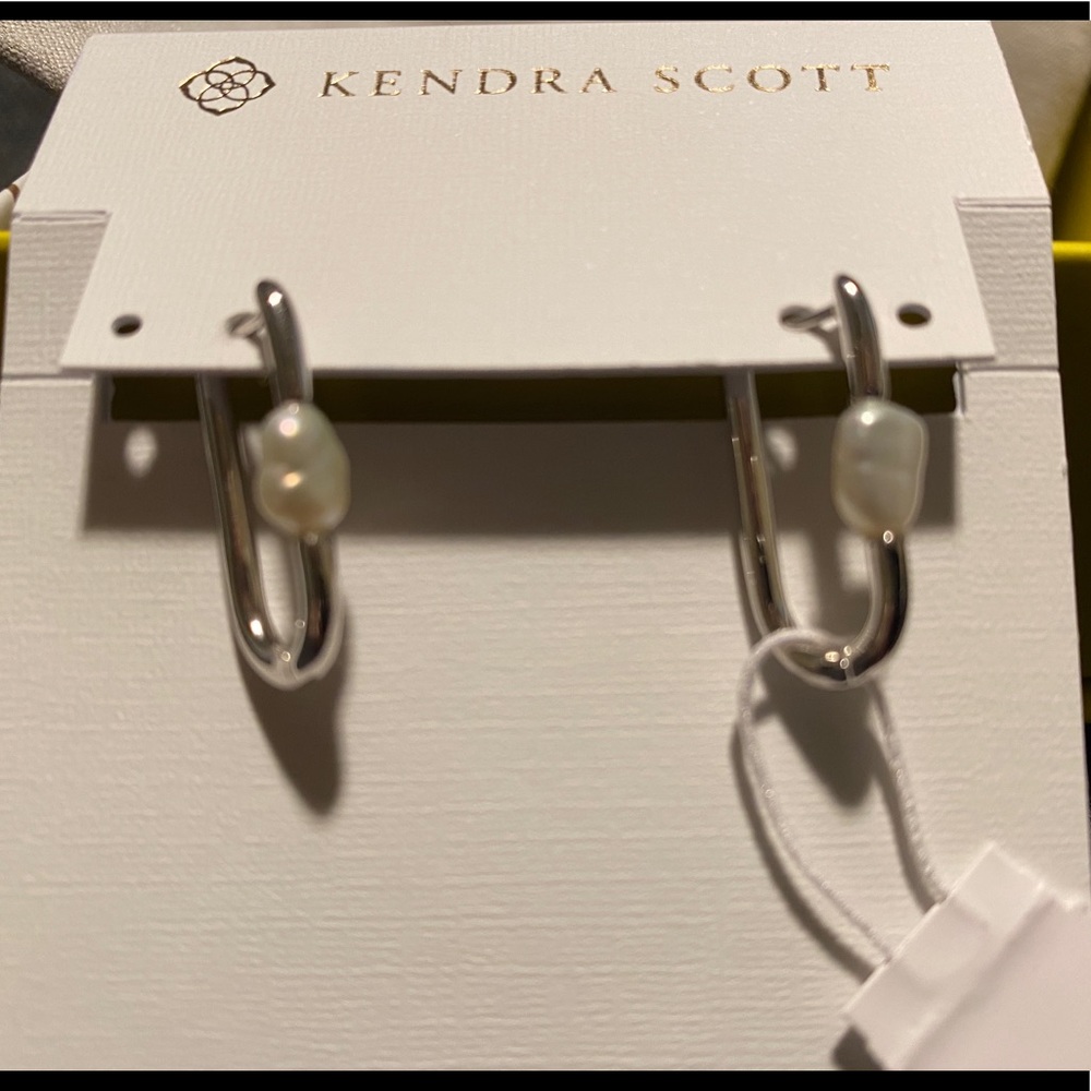 Kendra Scott earrings. NWT.